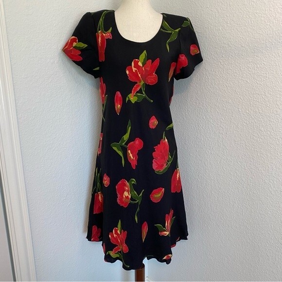 Hampton Dress Co Vintage Black Red Floral Short Slv Fit Flare Tier Ruffle SZ 10 - Picture 2 of 8